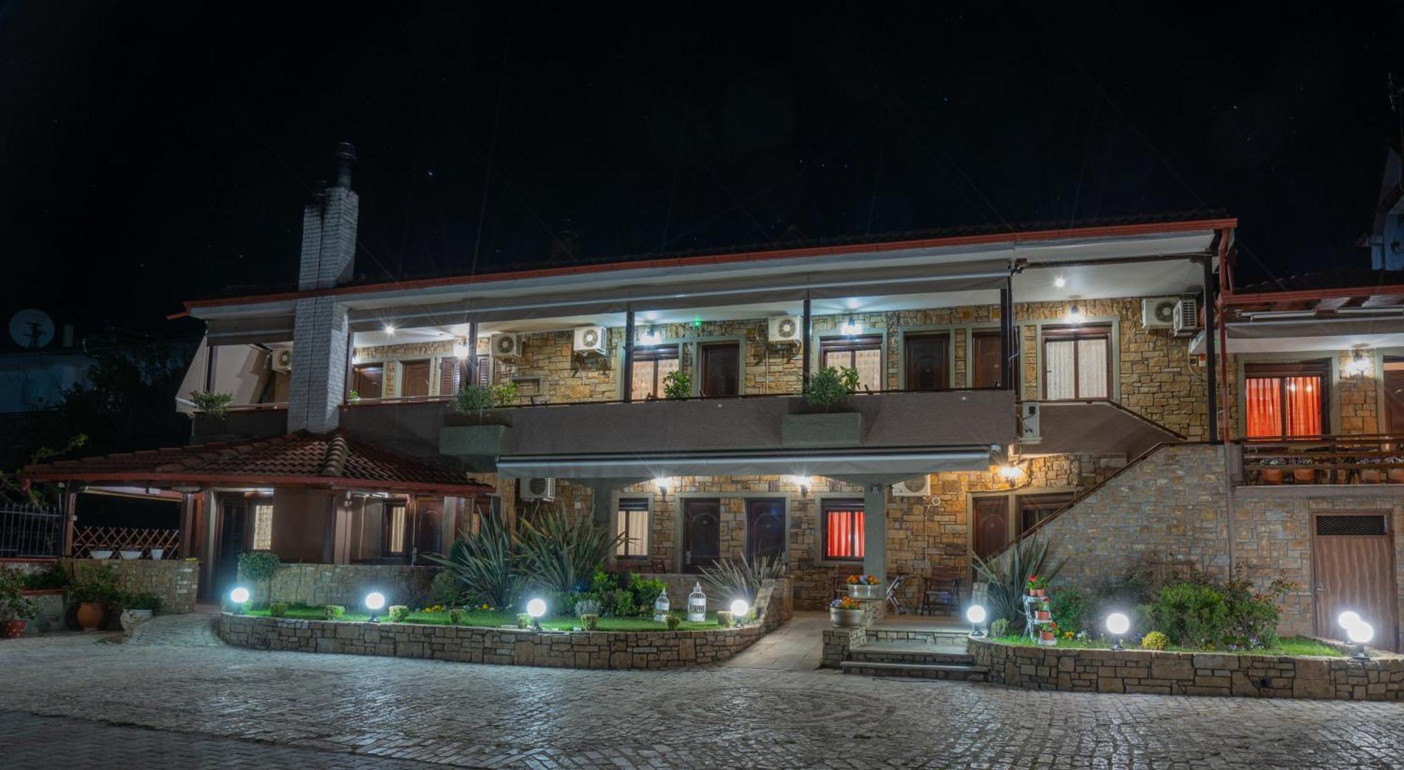 Kallinikos Guesthouse Káto Loutrákion Exteriér fotografie