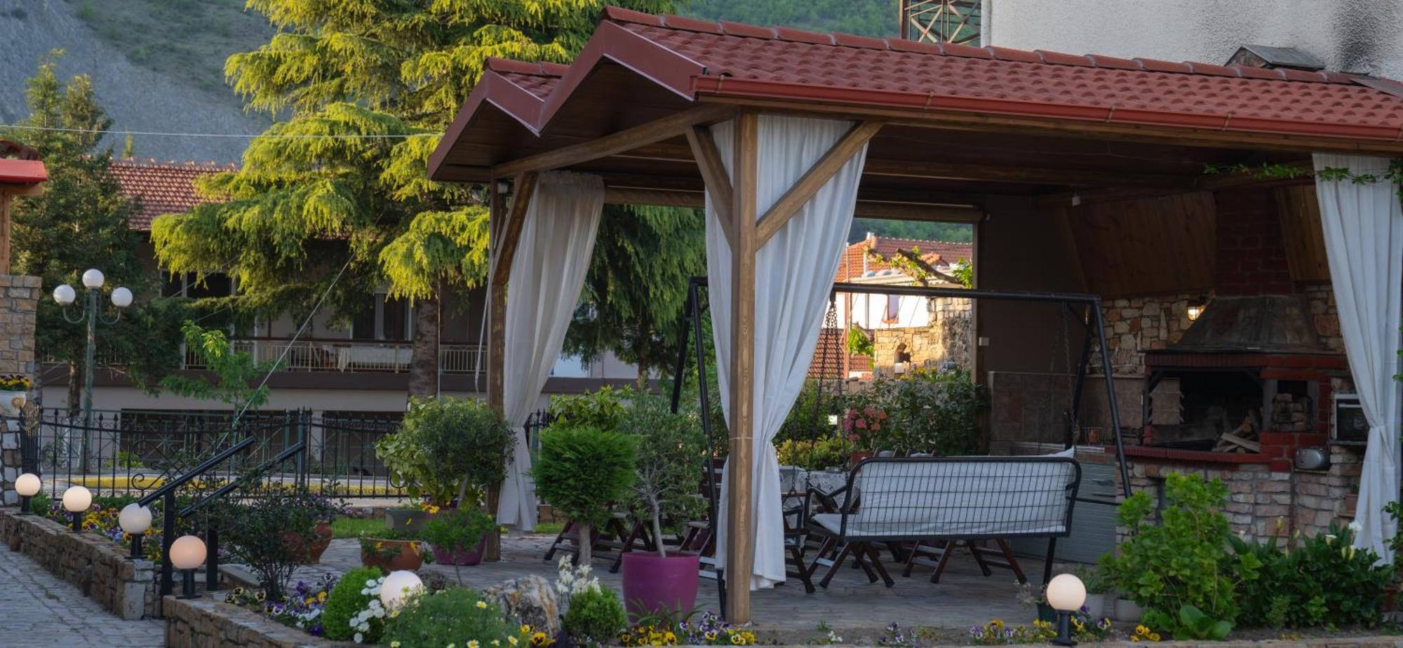 Kallinikos Guesthouse Káto Loutrákion Exteriér fotografie