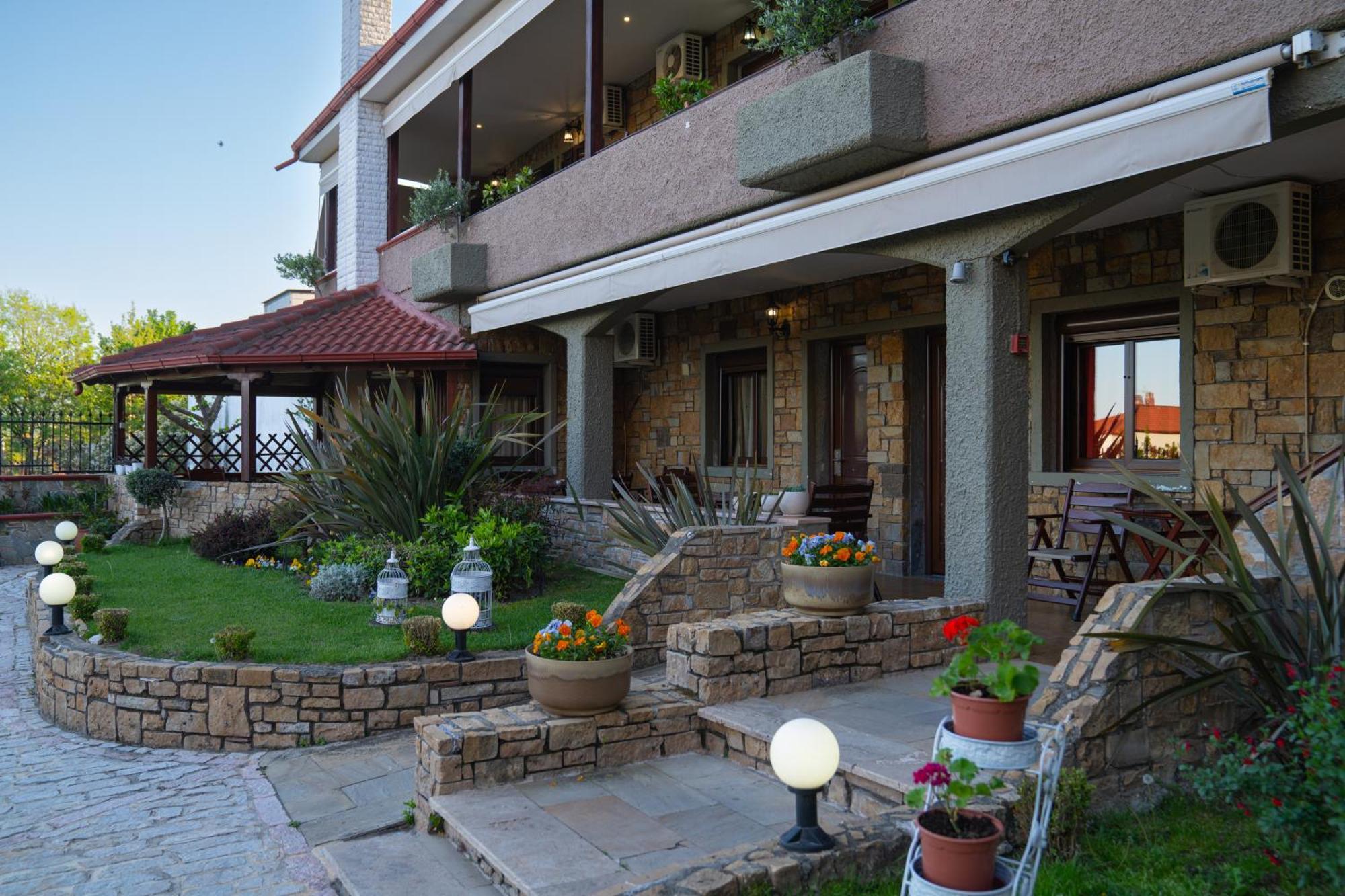 Kallinikos Guesthouse Káto Loutrákion Exteriér fotografie