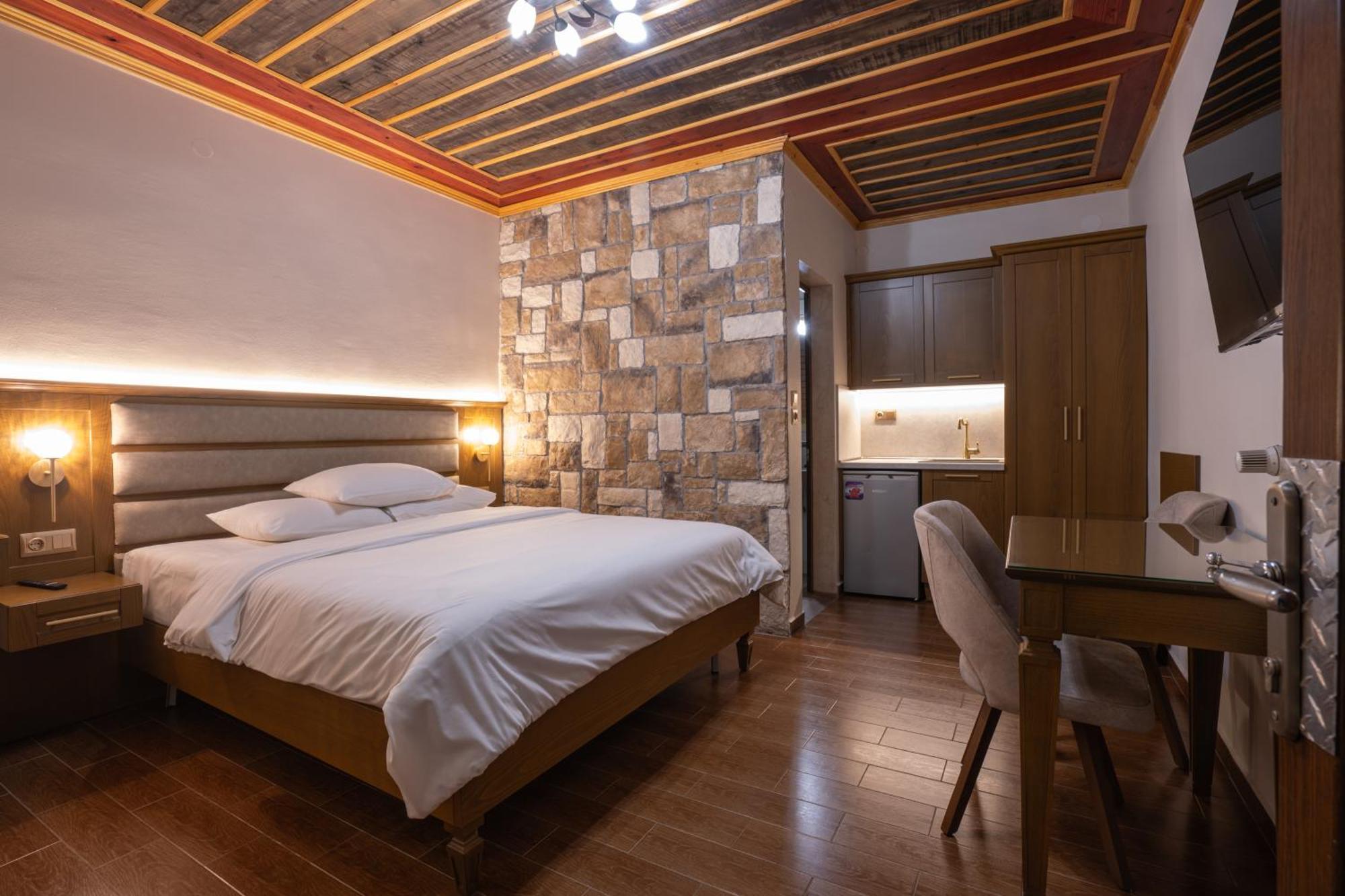 Kallinikos Guesthouse Káto Loutrákion Exteriér fotografie