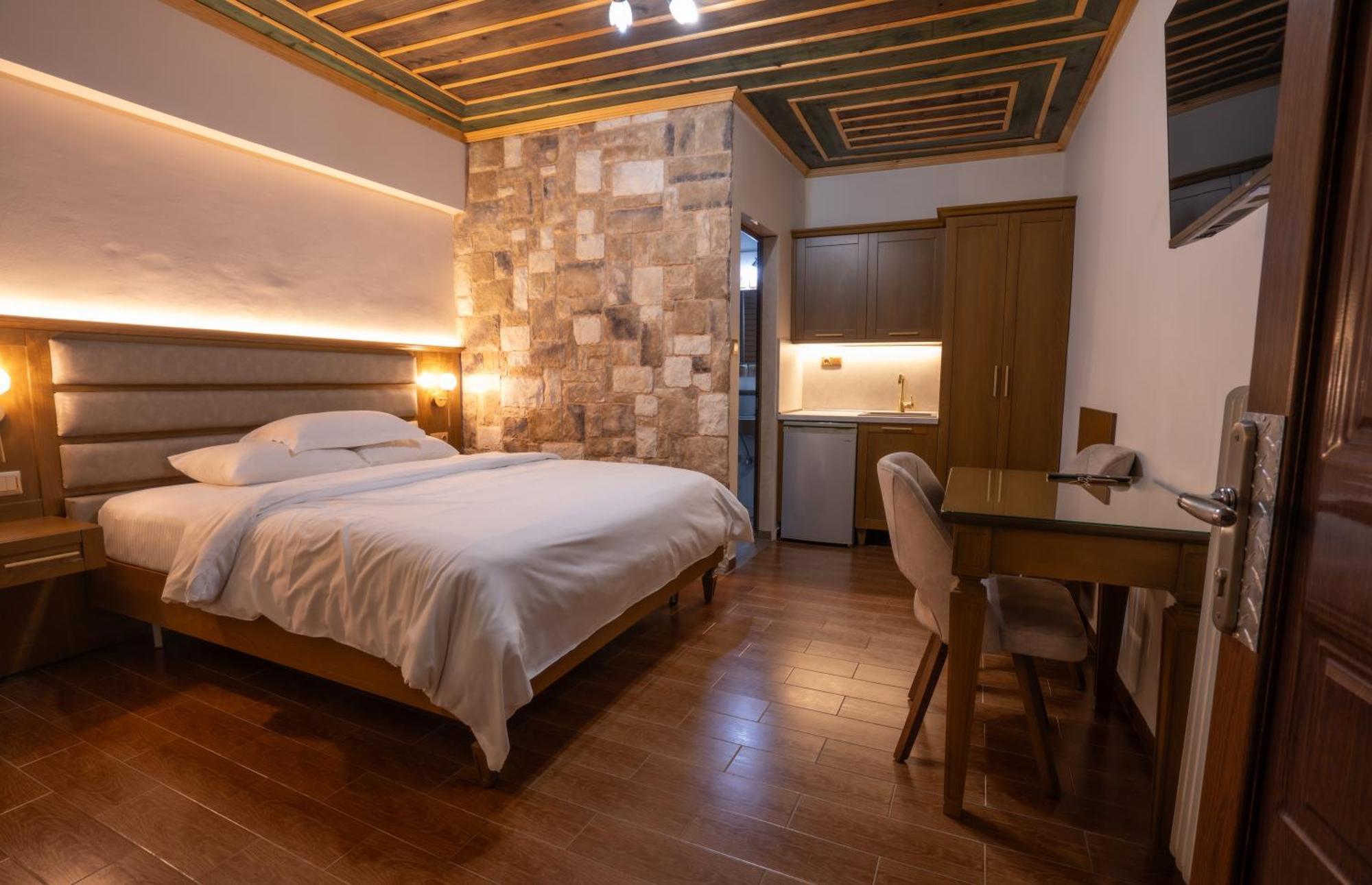 Kallinikos Guesthouse Káto Loutrákion Exteriér fotografie