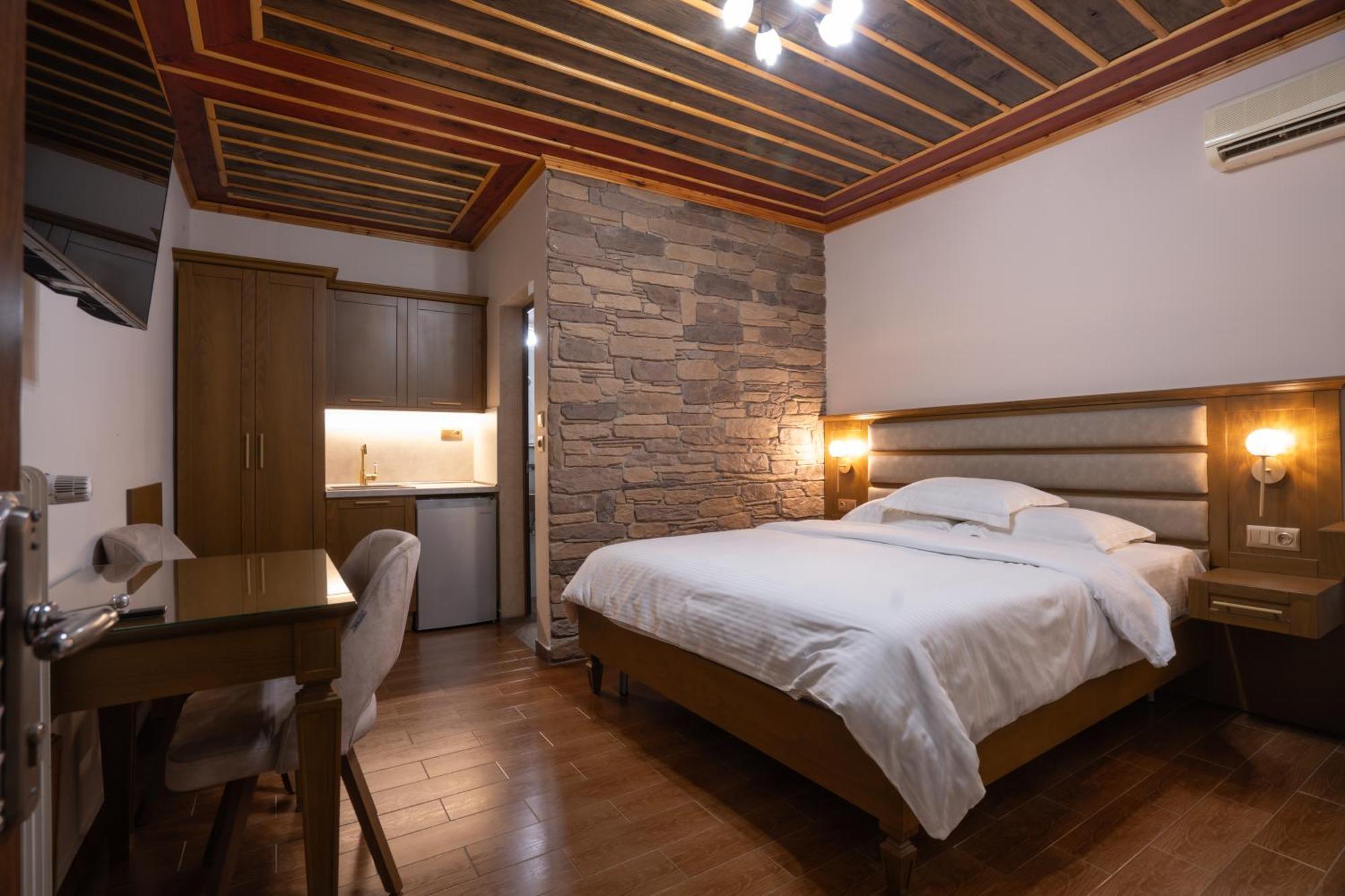 Kallinikos Guesthouse Káto Loutrákion Exteriér fotografie