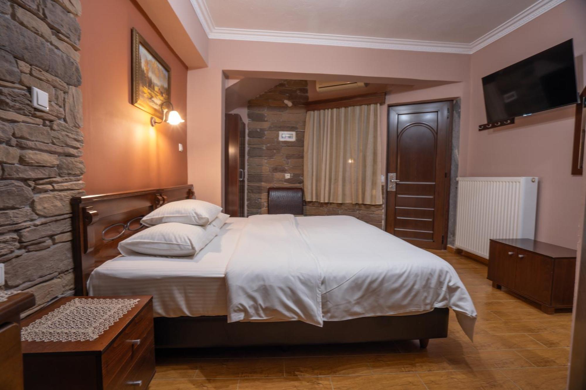 Kallinikos Guesthouse Káto Loutrákion Exteriér fotografie
